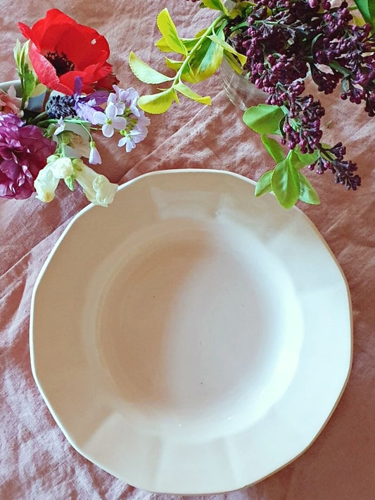 picture of vintage pink deep plate from Digoin avec flowers bouquet on the top
