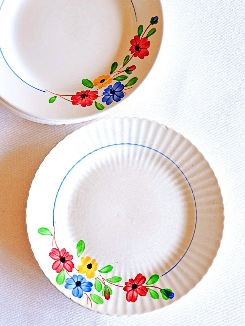 picture of vintage dessert plates with hand-painted colorful flowers, 'beausoleil' series from Digoin-Sarreguemines, one simple round and one scalloped edge round