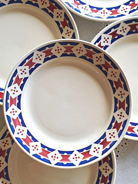 picture of red and blue dots shaped french vintage art deco plates from badonviller