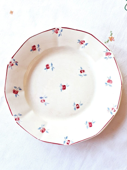 picture of a red edge flower pattern french vintage dinner plate from Digoin-Sarreguemines, 'Amazone' series