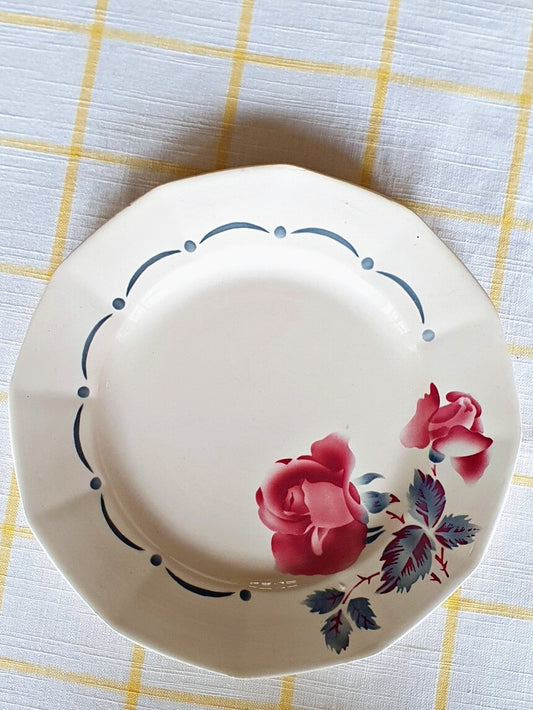 picture of digoin sarreguemines 'boulogne'series dinner plate on the yellow check kitchen cloth