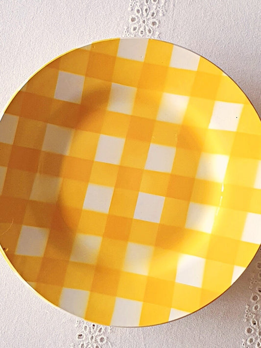 picture of a yellow check vintage dinner plate from DIgoin-Sarreguemines, 'ecossais' series on the white napper