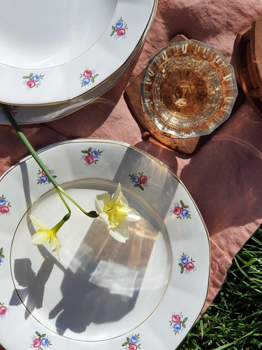 picture of flower pattern vintage dinner plate with a narcissus flower and a wine glass