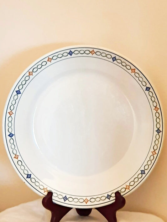 picture of french vintage serving plate from Saint-Amand with art deco elegant detail in red and blue