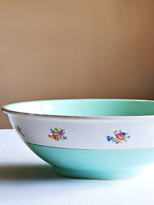 picture of mint color vintage salad bowl from french lunéville with brass candle holder backside