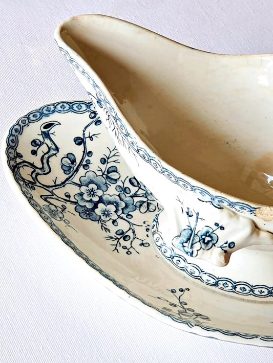 picture of side blue motif detail of a antique sauce boat from 19th century from Gien, 'Fleurette' series